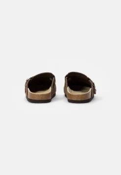 Pier One LEATHER UNISEX - Clogs - Brown 8 Pier One LEATHER UNISEX - Clogs - Brown -Trendgeschäft Für Modische Damenbekleidung 18a09b6c3e71439784e427988b058842
