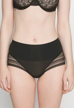 Spanx UNDIE-TECTABLE ILLUSION LACE HI-HIPSTER - Shapewear - Very Black -Trendgeschäft Für Modische Damenbekleidung 19be381d35ef47d7b373cd492ae08551 1