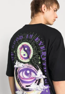 YOURTURN GOOD IN EVERYTHING GRAPHIC T-SHIRT UNISEX - T-Shirt Print - Black -Trendgeschäft Für Modische Damenbekleidung 3b672df96fa743279e1294c91fe89d5e