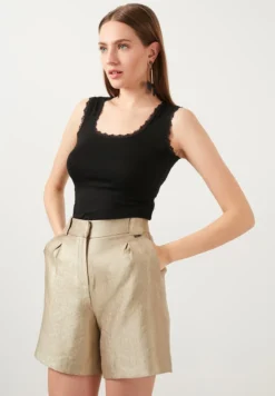 LELA SQUARE NECK LACE DETAILED ATHLETE - Top - Black 9 LELA SQUARE NECK LACE DETAILED ATHLETE - Top - Black -Trendgeschäft Für Modische Damenbekleidung 498cdc424a3e4e7784f7aac3e8481d19