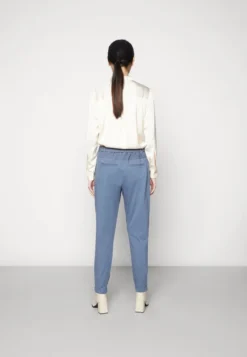 Kaffe JILLIAN BELT PANTS - Stoffhose - Vintage Indigo 8 Kaffe JILLIAN BELT PANTS - Stoffhose - Vintage Indigo -Trendgeschäft Für Modische Damenbekleidung 51aba4c9d6d94e83b08df62648fd6621