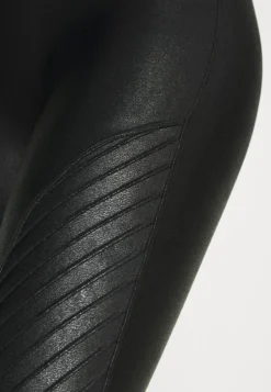 Spanx FAUX LEATHER MOTO LEGGINGS - Leggings - Strümpfe - Black 8 Spanx FAUX LEATHER MOTO LEGGINGS - Leggings - Strümpfe - Black -Trendgeschäft Für Modische Damenbekleidung 5b034f0ef40f4c738f7ae3f2ec752813