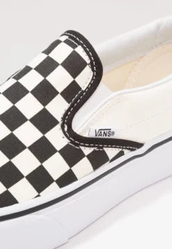 Vans UA CLASSIC SLIP-ON PLATFORM - Slipper - Black/white 10 Vans UA CLASSIC SLIP-ON PLATFORM - Slipper - Black/white -Trendgeschäft Für Modische Damenbekleidung 5baf7f7b02c14af0b988454dd0695cb1