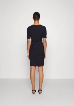 Boss DALEAH - Etuikleid - Dark Blue -Trendgeschäft Für Modische Damenbekleidung 636a80491a5a41a1b4d24a0d73fe6afa