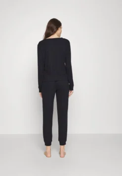 Anna Field Pyjama - Black 8 Anna Field Pyjama - Black -Trendgeschäft Für Modische Damenbekleidung 71c35230fad24abe82ec3278ccc6f57b