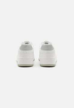 YOURTURN UNISEX - Sneaker Low - White -Trendgeschäft Für Modische Damenbekleidung 78e4f3b20fca497ebba107e930147e4b