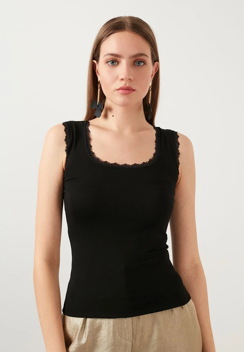 LELA SQUARE NECK LACE DETAILED ATHLETE - Top - Black 5 LELA SQUARE NECK LACE DETAILED ATHLETE - Top - Black – Bild 5