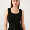 LELA SQUARE NECK LACE DETAILED ATHLETE - Top - Black