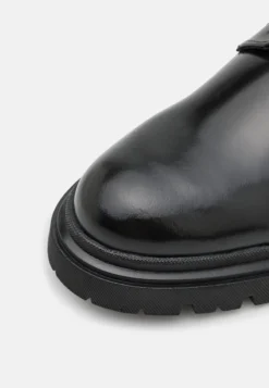 YOURTURN Leather UNISEX - Sportlicher Schnürer - Black -Trendgeschäft Für Modische Damenbekleidung b5ccc4155fda4429aad0df5e4fcdb0da