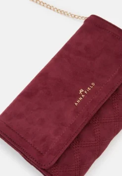 Anna Field Clutch - Red -Trendgeschäft Für Modische Damenbekleidung cb284e6ca5f14842acdaec65b86f24fd