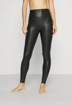 Spanx FAUX LEATHER MOTO LEGGINGS - Leggings - Strümpfe - Black 11 Spanx FAUX LEATHER MOTO LEGGINGS - Leggings - Strümpfe - Black -Trendgeschäft Für Modische Damenbekleidung cc168e241a1148cabebdf661ebda73b3