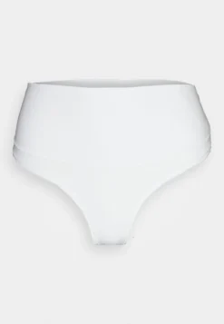 Spanx COTTON COMFORT THONG - String - White 9 Spanx COTTON COMFORT THONG - String - White -Trendgeschäft Für Modische Damenbekleidung cc2310fc52bb4f1d939b3ff75dd055f1