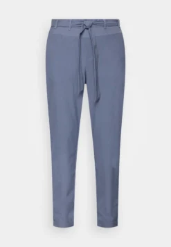 Kaffe JILLIAN BELT PANTS - Stoffhose - Vintage Indigo 10 Kaffe JILLIAN BELT PANTS - Stoffhose - Vintage Indigo -Trendgeschäft Für Modische Damenbekleidung d0595a4990fa44a782f3d654e2fafffb