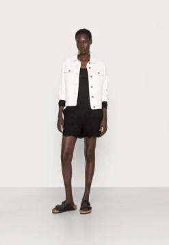 Anna Field Langarmshirt - Black 11 Anna Field Langarmshirt - Black -Trendgeschäft Für Modische Damenbekleidung d45c2fa1feaa4ec8960eee067d2d6359