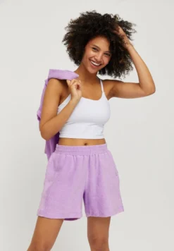 ALVA - Shorts - Lavender -Trendgeschäft Für Modische Damenbekleidung df1f86ee2269421f971696b3a2be5a61