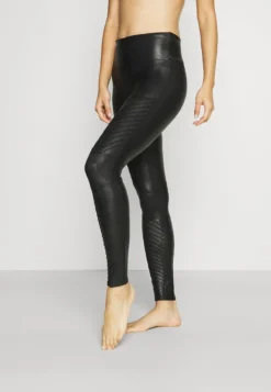 Spanx FAUX LEATHER MOTO LEGGINGS - Leggings - Strümpfe - Black 9 Spanx FAUX LEATHER MOTO LEGGINGS - Leggings - Strümpfe - Black -Trendgeschäft Für Modische Damenbekleidung e851d084b2494598ac369956731b244f 1
