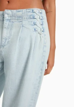 BERSHKA WIDE LEG 90S TIE - Jeans Straight Leg - Light Blue 9 BERSHKA WIDE LEG 90S TIE - Jeans Straight Leg - Light Blue -Trendgeschäft Für Modische Damenbekleidung f4abe970aea24ccbbd3de1d89068d734